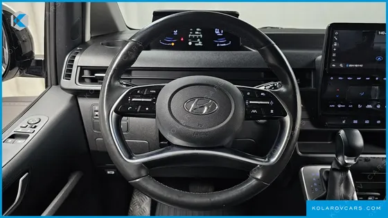 HYUNDAI STARIA TOURER 11-SEATER