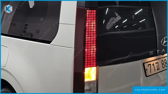 HYUNDAI STARIA TOURER 11-SEATER