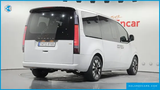 HYUNDAI STARIA 4WD LOUNGE 9-SEATER