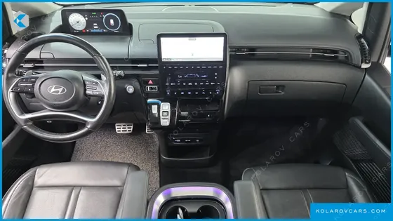 HYUNDAI STARIA 4WD LOUNGE 9-SEATER
