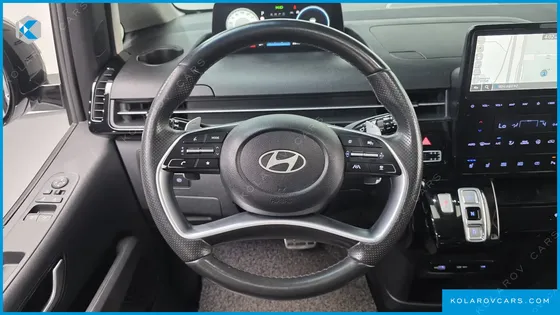 HYUNDAI STARIA 4WD LOUNGE 9-SEATER