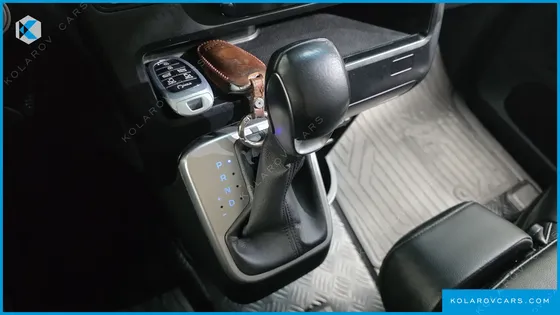 HYUNDAI STARIA 4WD TOURER 9-SEATER