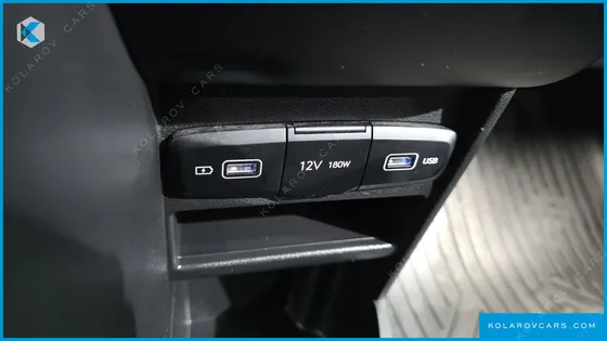 HYUNDAI STARIA 4WD TOURER 9-SEATER