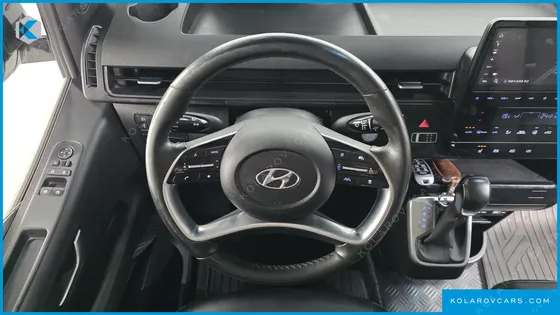 HYUNDAI STARIA 4WD TOURER 9-SEATER
