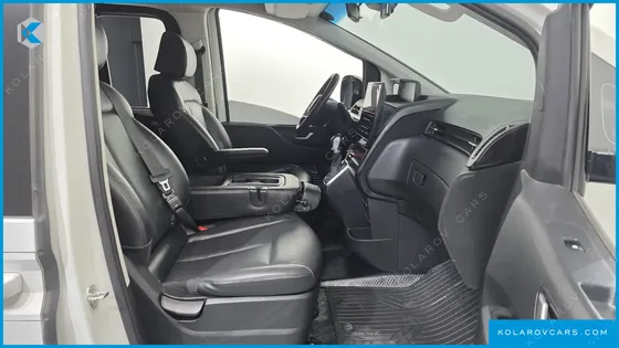 HYUNDAI STARIA 4WD TOURER 9-SEATER