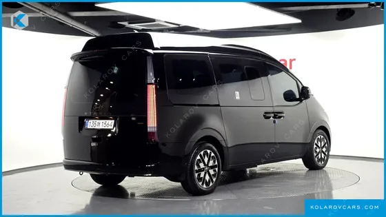 HYUNDAI STARIA 4WD LOUNGE 9-SEATER