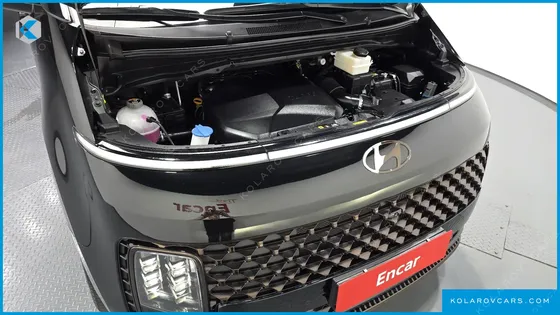HYUNDAI STARIA 4WD LOUNGE 9-SEATER