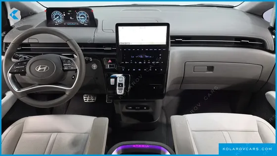 HYUNDAI STARIA 4WD LOUNGE 9-SEATER