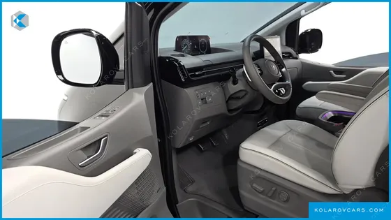 HYUNDAI STARIA 4WD LOUNGE 9-SEATER