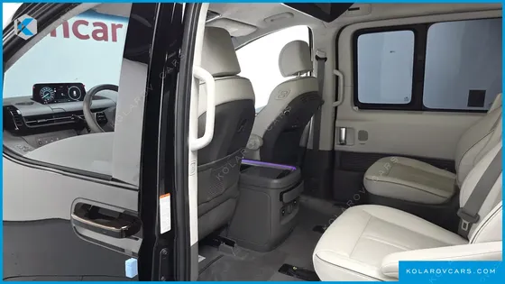 HYUNDAI STARIA 4WD LOUNGE 9-SEATER