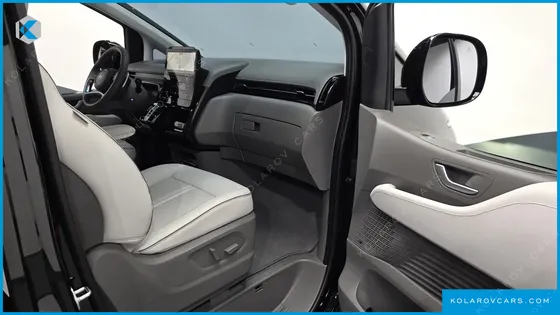 HYUNDAI STARIA 4WD LOUNGE 9-SEATER