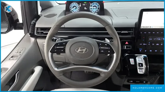 HYUNDAI STARIA 4WD LOUNGE 9-SEATER