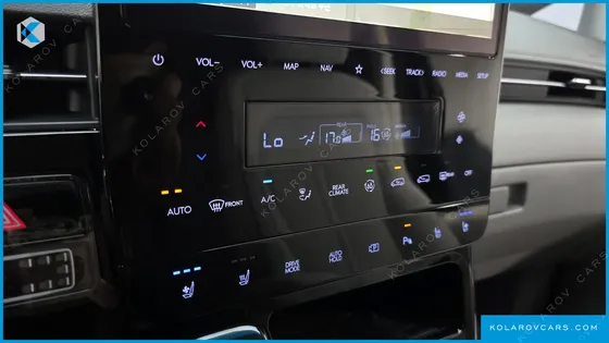 HYUNDAI STARIA 4WD LOUNGE 9-SEATER