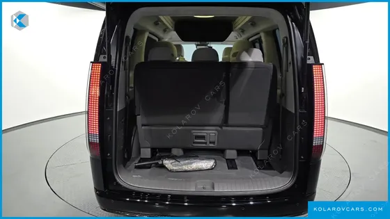 HYUNDAI STARIA 4WD LOUNGE 9-SEATER