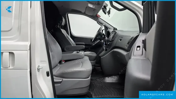 HYUNDAI STAREX VAN 3-SEATER