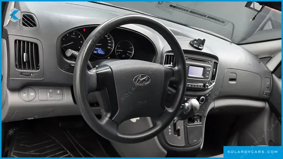 HYUNDAI STAREX VAN 3-SEATER