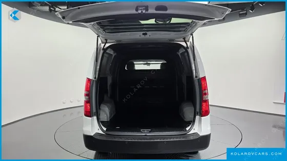 HYUNDAI STAREX VAN 3-SEATER