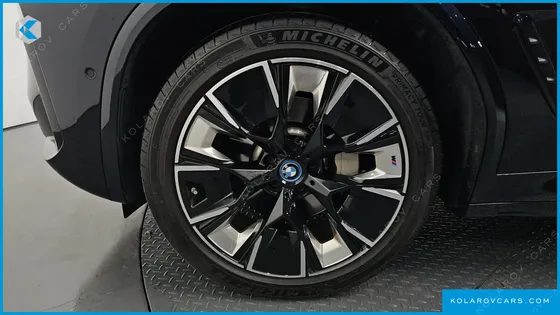 BMW IX3 M SPORTS