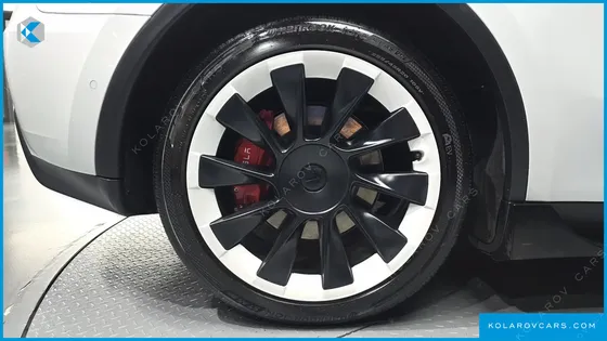 TESLA MODEL Y LONG RANGE AWD
