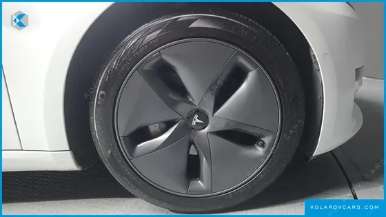 TESLA MODEL 3 STANDARD RANGE PLUE RWD