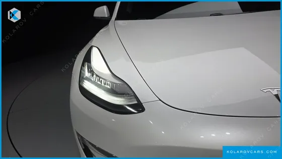 TESLA MODEL 3 STANDARD RANGE PLUE RWD
