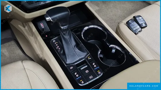 KIA CARNIVAL 7-SEATER LIMOUSINE