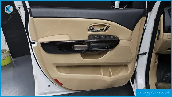 KIA CARNIVAL 7-SEATER LIMOUSINE