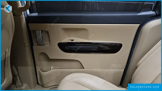 KIA CARNIVAL 7-SEATER LIMOUSINE