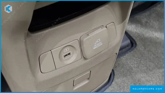 KIA CARNIVAL 7-SEATER LIMOUSINE