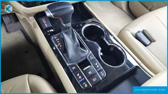 KIA CARNIVAL GASOLINE 9-SEATER NOBLESSE SPECIAL