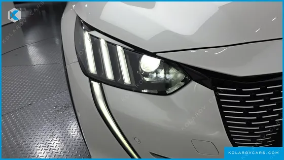 PEUGEOT 208 GT
