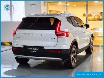 VOLVO XC40 B4 ULTRA BRIGHT