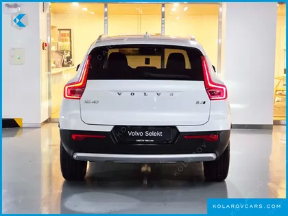 VOLVO XC40 B4 ULTRA BRIGHT