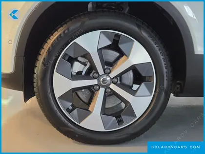 VOLVO XC40 B4 ULTRA BRIGHT