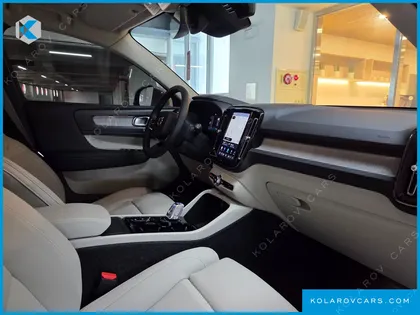 VOLVO XC40 B4 ULTRA BRIGHT