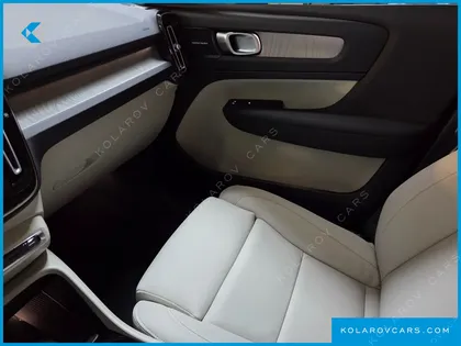 VOLVO XC40 B4 ULTRA BRIGHT