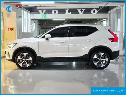 VOLVO XC40 B4 ULTRA BRIGHT