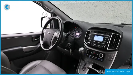 HYUNDAI STAREX VAN 3-SEATER