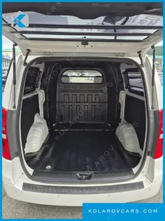 HYUNDAI STAREX VAN 5-SEATER