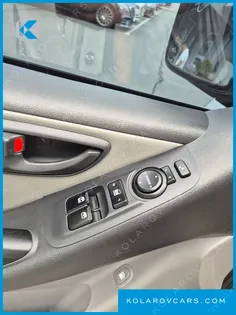 HYUNDAI STAREX VAN 5-SEATER