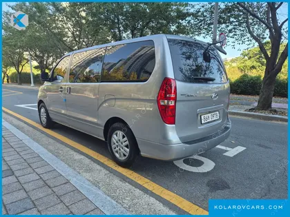 HYUNDAI STAREX VAN 5-SEATER