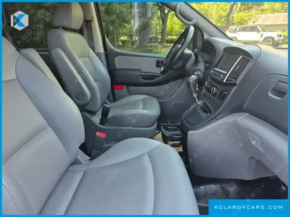 HYUNDAI STAREX VAN 5-SEATER