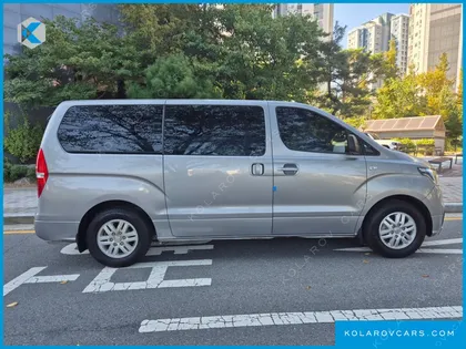 HYUNDAI STAREX VAN 5-SEATER