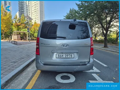 HYUNDAI STAREX VAN 5-SEATER