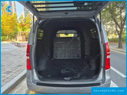 HYUNDAI STAREX VAN 5-SEATER