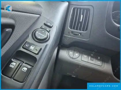 HYUNDAI STAREX VAN 5-SEATER