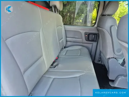 HYUNDAI STAREX VAN 5-SEATER