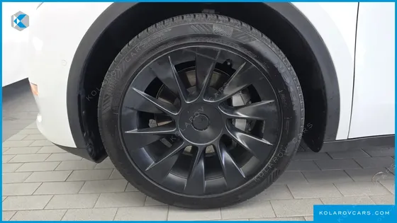 TESLA MODEL Y STANDARD RANGE RWD