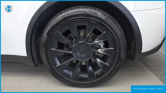 TESLA MODEL Y STANDARD RANGE RWD