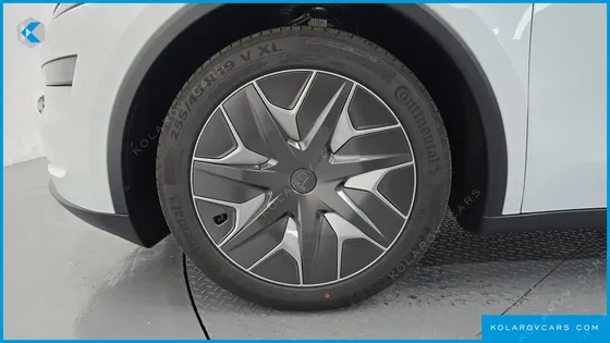 TESLA MODEL Y L LONG RANGE AWD